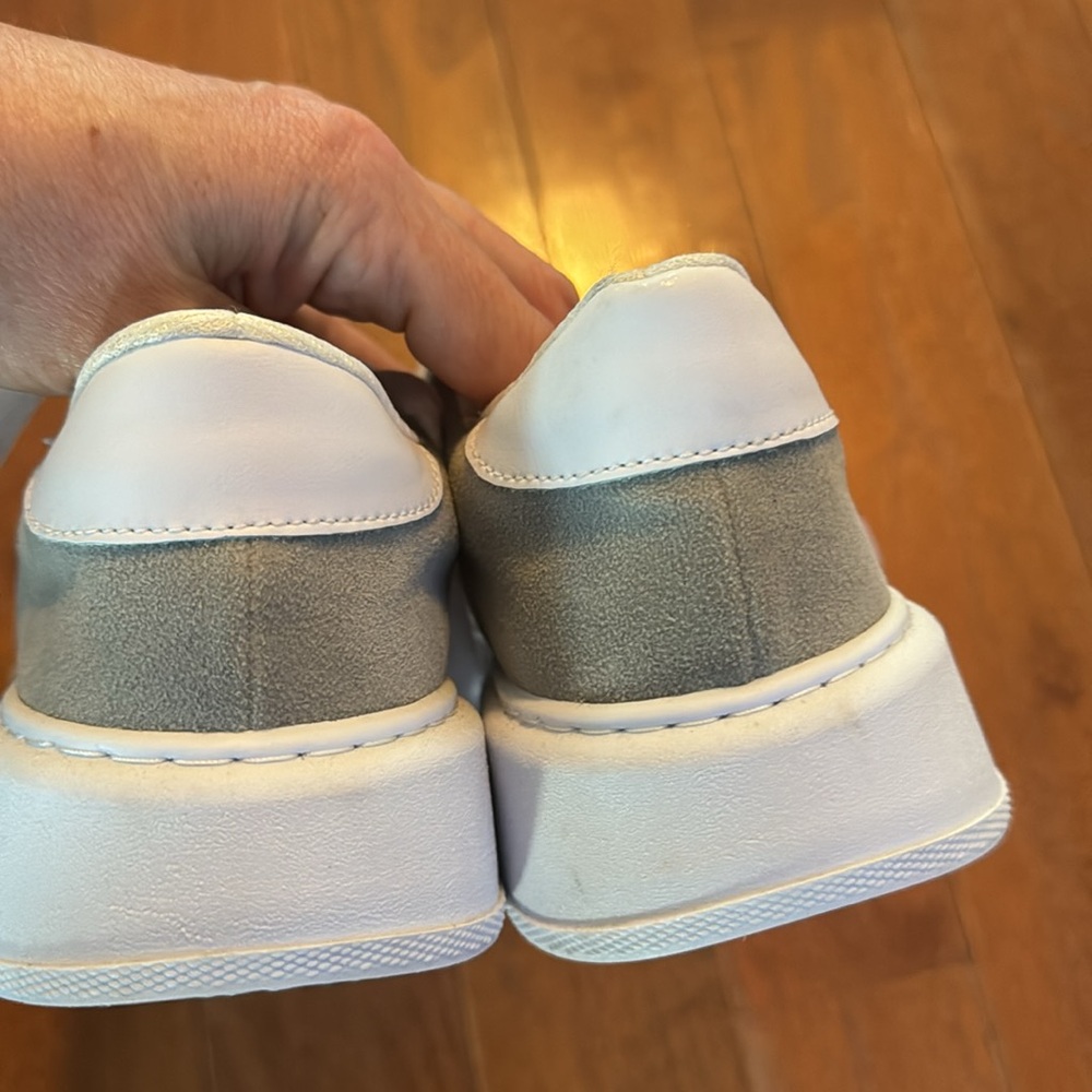 Cute NWOT Sneakers 9 - Picture 4 of 4